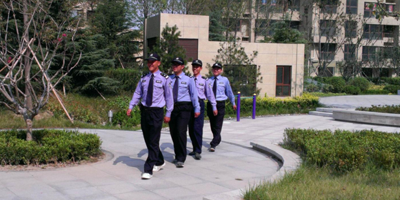 小區業(yè)主，樓道堆放雜物、停放電動(dòng)車(chē)充電，都屬違法行為！